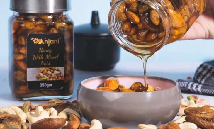 Ja pse është mirë të hani arra me mjaltë