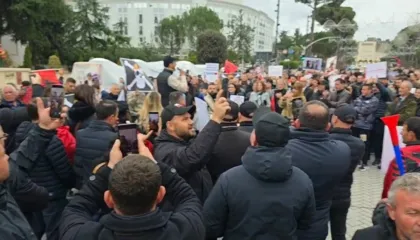 ‘Janë hapur gafil në vjedhje’, Lapaj: Me një firmë të Ballukut kanë grabitur 53 milionë euro, 10 miliona euro çokollata