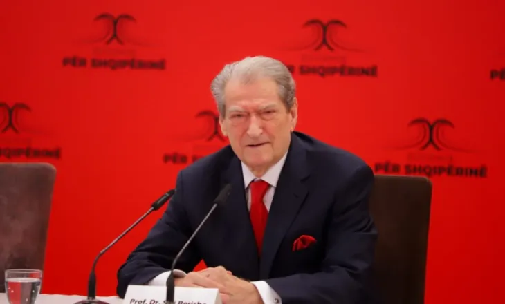 “Janë shkaktarët e fatkeqësive tuaja”, Berisha thirrje qytetarëve: Kudo ku të shihni ministrat, i gjuani me vezë dhe domate