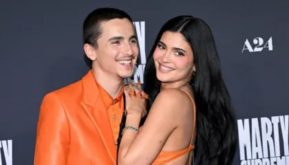“Janë si të martuar”: Detaje të reja për lidhjen e Kylie Jenner dhe Timothée Chalamet