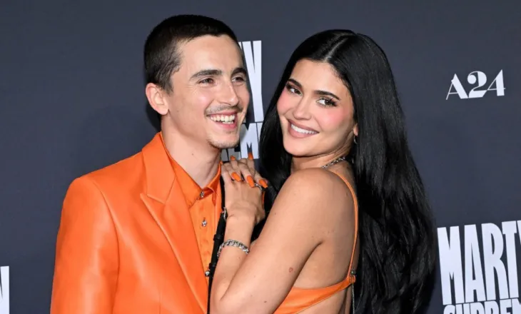 “Janë si të martuar”: Detaje të reja për lidhjen e Kylie Jenner dhe Timothée Chalamet