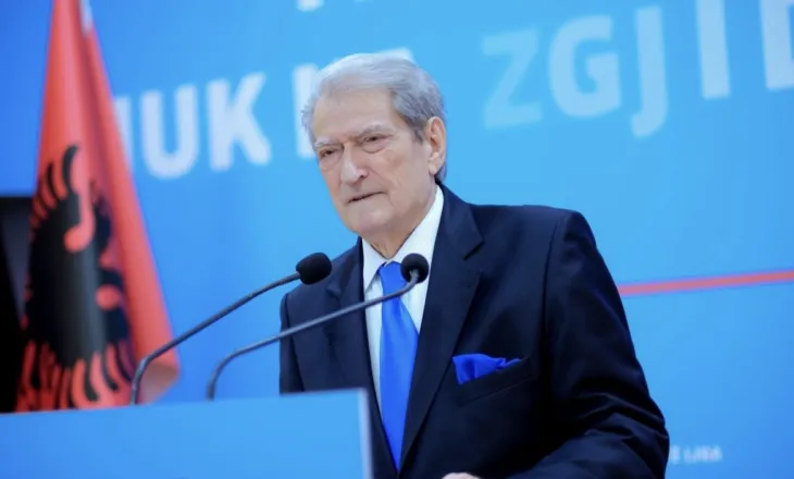 “Janë vjedhur qindra miliona euro”/ Berisha, deklaratë: Jemi në kilometrin e fundit, vijojnë protestat