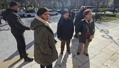 “Jemi në qiell të hapur”/ Tregtarët e Tregut Industrial sërish në protestë, kërkojnë zgjidhje nga Bashkia e Vlorës