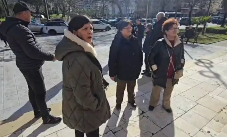 “Jemi në qiell të hapur”/ Tregtarët e Tregut Industrial sërish në protestë, kërkojnë zgjidhje nga Bashkia e Vlorës