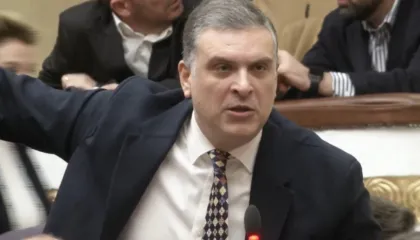 ‘Jeni bërë si Gadafi’, Tedi Blushi: Sot në burg duhet të ishte Balluku me Agasin dhe jo qytetarët që protestojnë