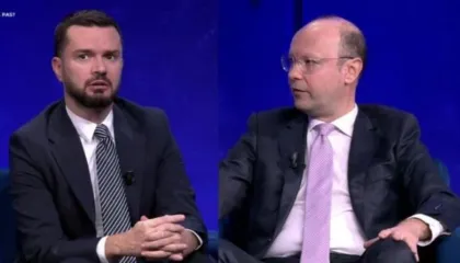 “Jeni mashtrues”/ Debat i ahpër në studio mes Kasos dhe Currit: Votuat që Rama të..