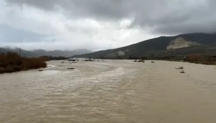 Jepet urdhër për evakuim urgjent në Novoselë! Në Durrës shënohet viktima e parë nga përmbytjet