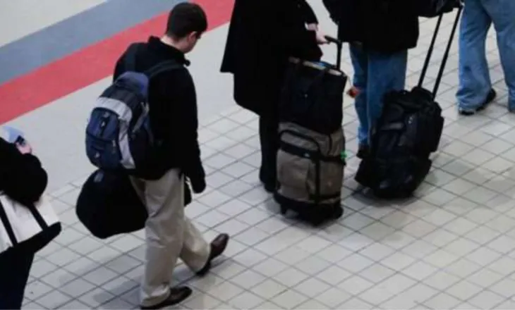 “Ka humbur rreth 40% të popullsisë së vitit 1990”, raporti i BERZH: 25% e shqiptarëve me arsim të lartë, kanë ikur