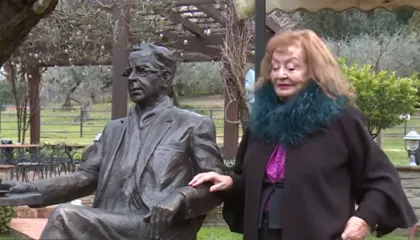 Kadare, në bronx në një vjetorin e ikjes nga kjo botë