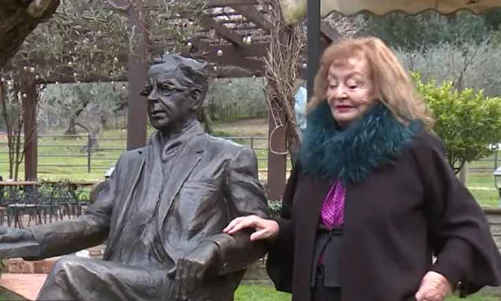 Kadare, në bronx në një vjetorin e ikjes nga kjo botë