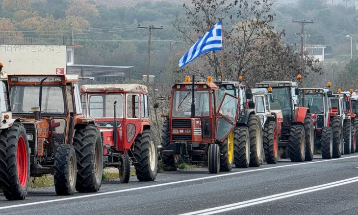 Kakavija e bllokuar pa afat, fermerët grekë vijojnë protestën