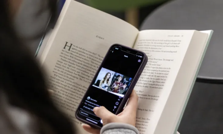 Kalbja e trurit nga mediat sociale