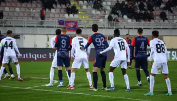 Kallaku ngjit Vllazninë, Elbasani ndalet nga Flamurtari