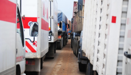 Kamionët bllokojnë kufijtë e Ballkanit për 7 ditë, preket edhe Shqipëria