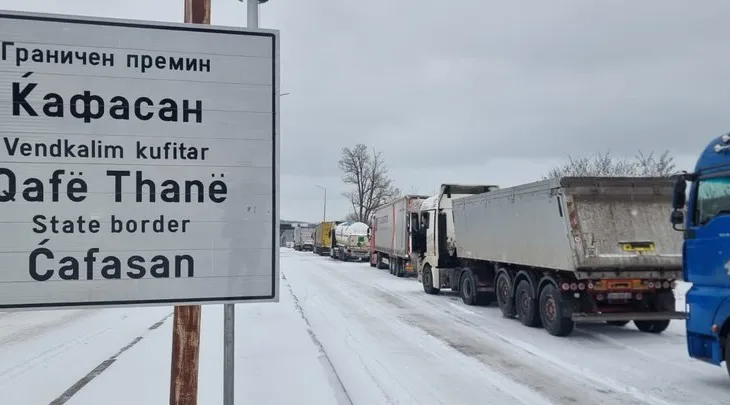 Kamionët do të bllokojnë të gjitha pikat kufitare të Maqedonisë së Veriut të hënën