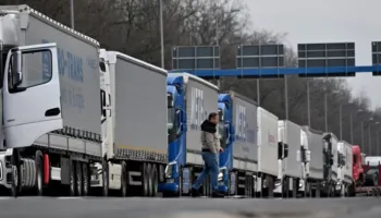 Kamionët nga Serbia dhe Bosnja vazhdojnë bllokadat në pikat kufitare