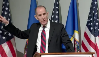 Kandidati republikan tërhiqet nga gara për Guvernator, akuzon Trump për hakmarrje ndaj qytetarëve