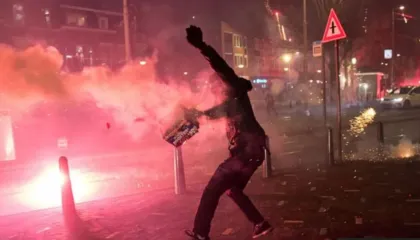 Kaos dhe dhunë në Holandë gjatë Vitit të Ri, viktima dhe të plagosur nga fishekzjarret