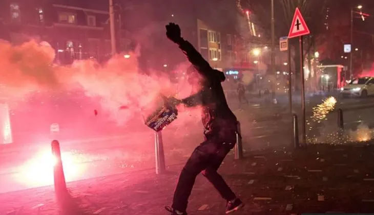 Kaos dhe dhunë në Holandë gjatë Vitit të Ri, viktima dhe të plagosur nga fishekzjarret