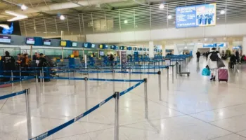 Kaos në Greqi, pezullohen të gjitha fluturimet