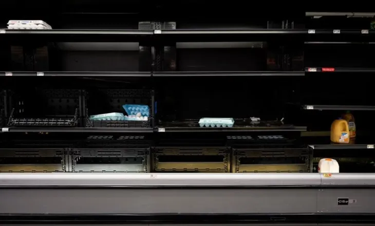 KAOS NË SHBA/ Më pak vezë, bukë dhe ujë në dyqane – Qytetarët nxitojnë të furnizohen para stuhisë