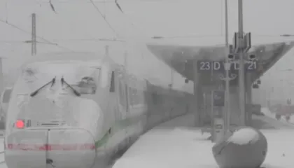 Kaos trafiku, dimri mbërthen Europën/ Ngrica të papara, pezullohen udhëtimet e transportit publik