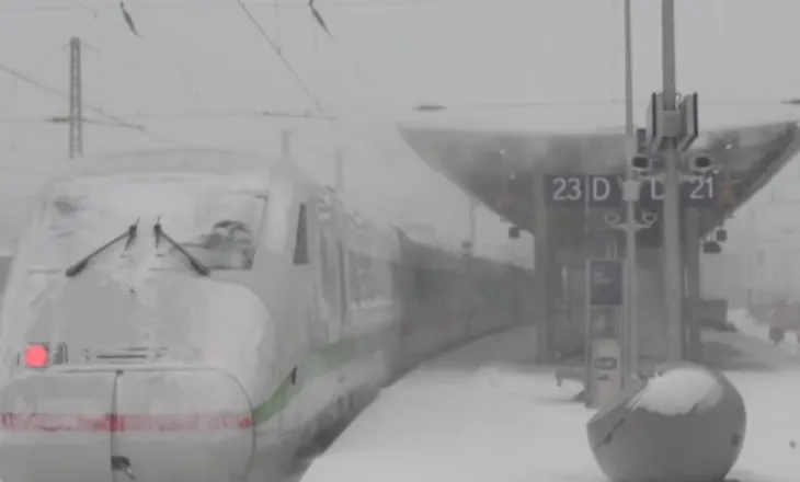 Kaos trafiku, dimri mbërthen Europën/ Ngrica të papara, pezullohen udhëtimet e transportit publik