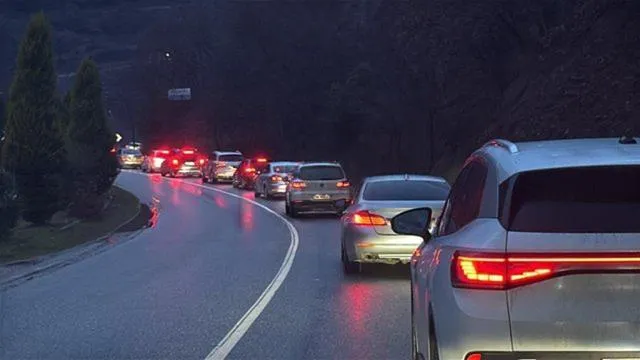 Kaosi i trafikut në Juglindje, mungesë totale e Policisë Rrugore në akset kombëtare