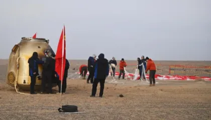 Kapsula e kthimit Shenzhou-20  zbret në Tokë