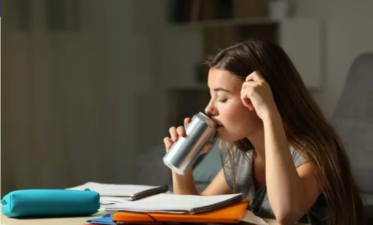 Kardiologët vunë në dukje ndryshimet që ndodhin kur pini pije energjike çdo ditë