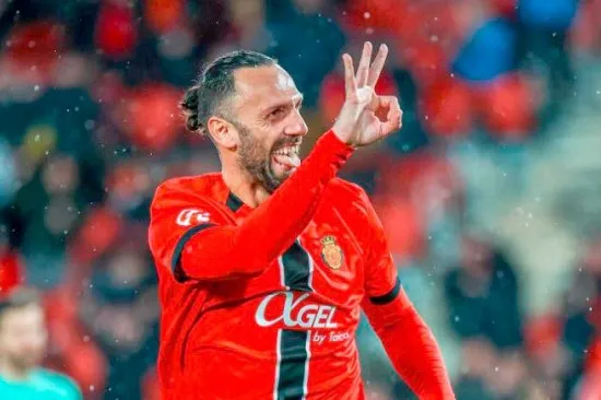 Karriera e pabesueshme e Vedat Muriqit, nga liga e dytë turke për 10 vjet në kandidat për “Këpucën e Artë” europiane