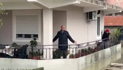 Katër fshatra të izoluara nga përmbytjet në Novoselë/ Qytetari: Nuk dal dot nga banesa, uji ka arritur në 1 metër