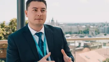 Kedhi: Shqiptarët nuk duan të drejtohen nga Pekini por nga Amerika dhe Trump