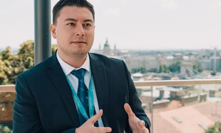 Kedhi: Shqiptarët nuk duan të drejtohen nga Pekini por nga Amerika dhe Trump