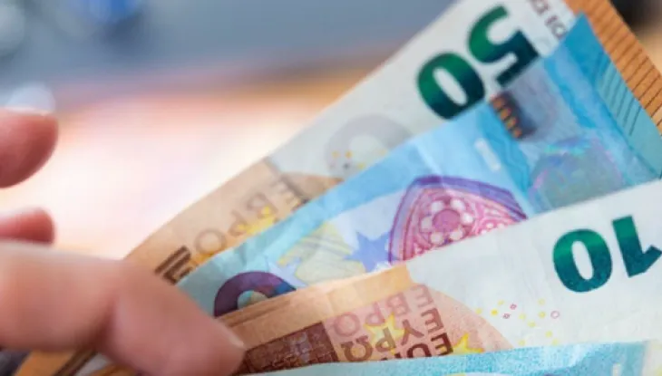 Këmbimi valutor 18 janar/ Ja me sa blihen e shiten dollari dhe euro