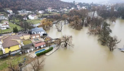 “Kemi vetëm 50 ekskavatorë të dhuruar”, eksperti: Kanalet kulluese mbledhin 5-6 milionë ton llum, nuk mund të pastrohen
