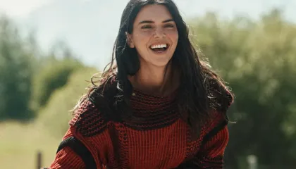 Kendall Jenner sqaron thashethemet: Nuk jam lesbike, por nuk përjashtoj eksperienca