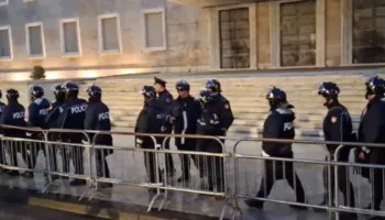 Kënga “Mora Fjalë” në protestën e PD