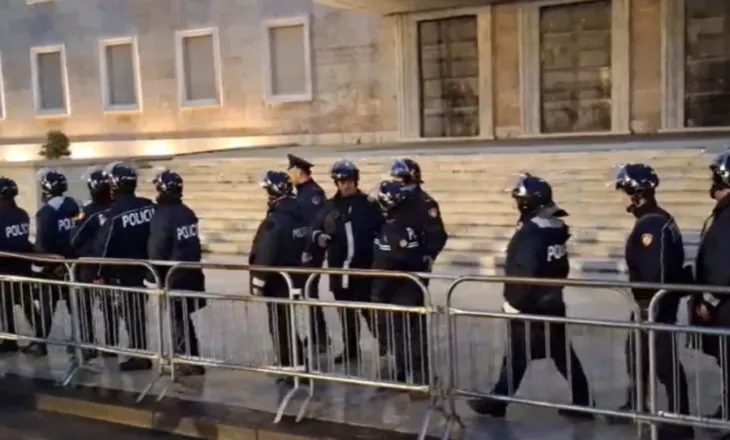 Kënga “Mora Fjalë” në protestën e PD