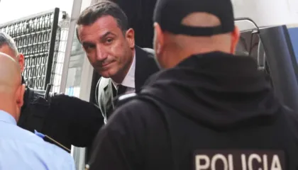 Kërkoi leje për takim në qeli/ Gjykata rrëzon kërkesën e avokates së Veliajt