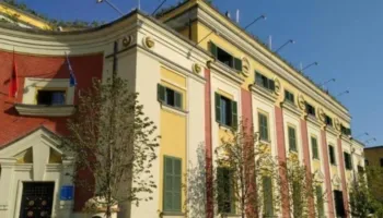 Këshilli Bashkiak i Tiranës miraton mbështetjen për disa familje në nevojë