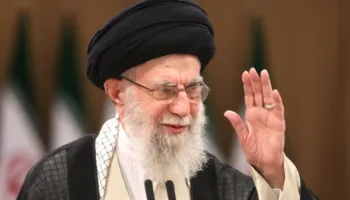 Khamenei fajëson Trumpin për protestat e dhunshme në Iran
