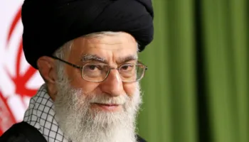 Khamenei po përgatit arratisje drejt Moskës, sipas inteligjencës amerikane dhe britanike