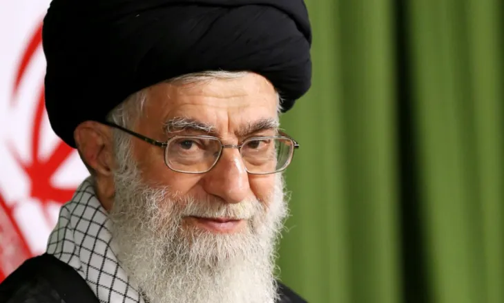 Khamenei po përgatit arratisje drejt Moskës, sipas inteligjencës amerikane dhe britanike