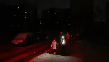 Kievi në krizë/ Banorët rrëfejnë përpjekjet për të përballuar të ftohtin dhe sulmet ruse