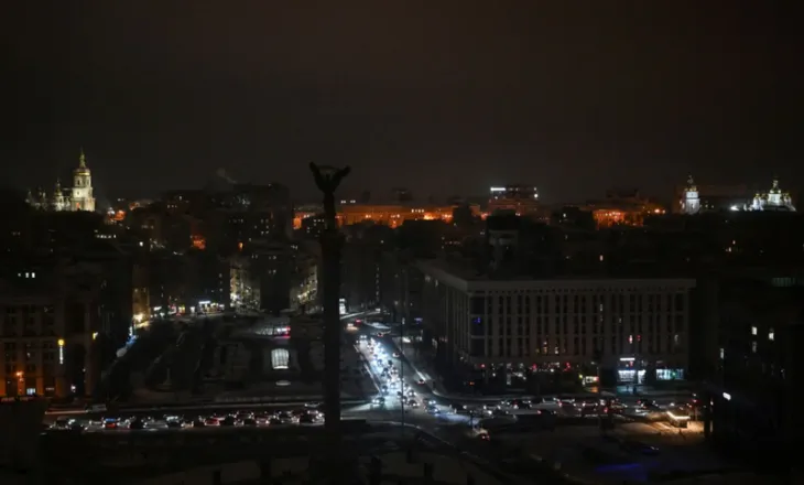 Kievi në të ftohtë ekstrem dhe pa ngrohje, bombardimet ruse shkaktojnë krizë historike energjetike