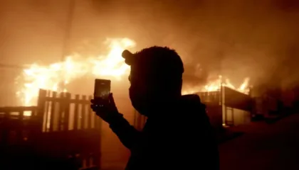 Kili nën “pushtetin” e flakëve, shkon në 15 numri i viktimave, shpallet gjendja e jashtëzakonshme në dy provinca