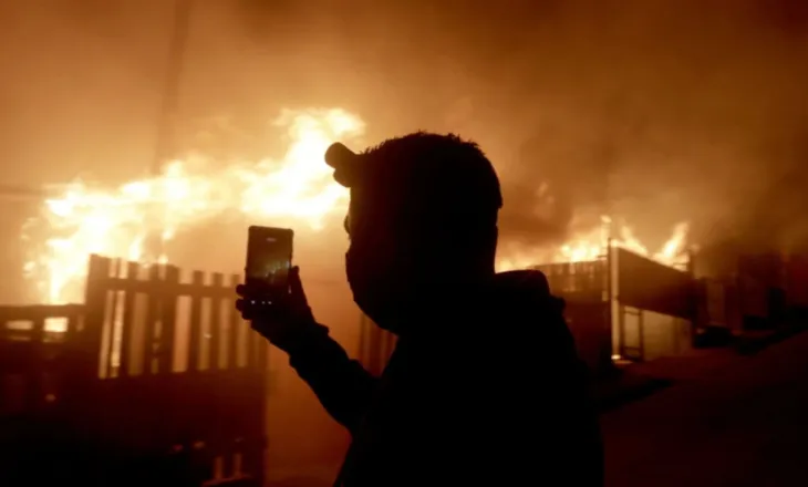 Kili nën “pushtetin” e flakëve, shkon në 15 numri i viktimave, shpallet gjendja e jashtëzakonshme në dy provinca