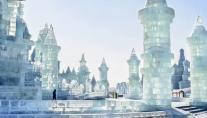 Kina organizon festivalin më të madh të akullit në Azi