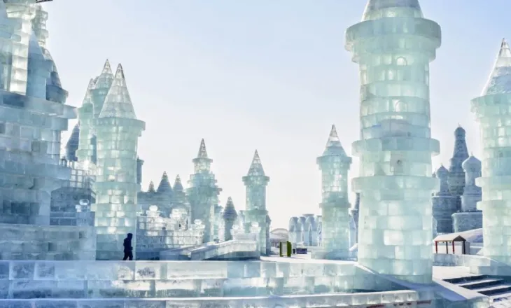 Kina organizon festivalin më të madh të akullit në Azi